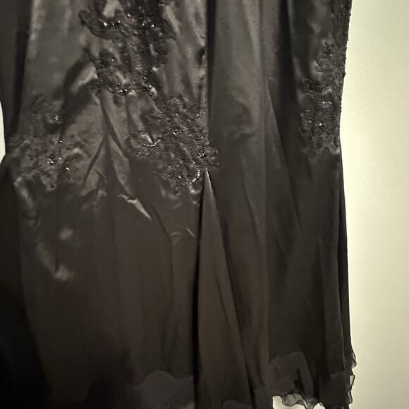 Mandalay Gown 12 Maxi Mermaid V-Neck Ruffle Satin Black NWT Fairygoth - Picture 8 of 13